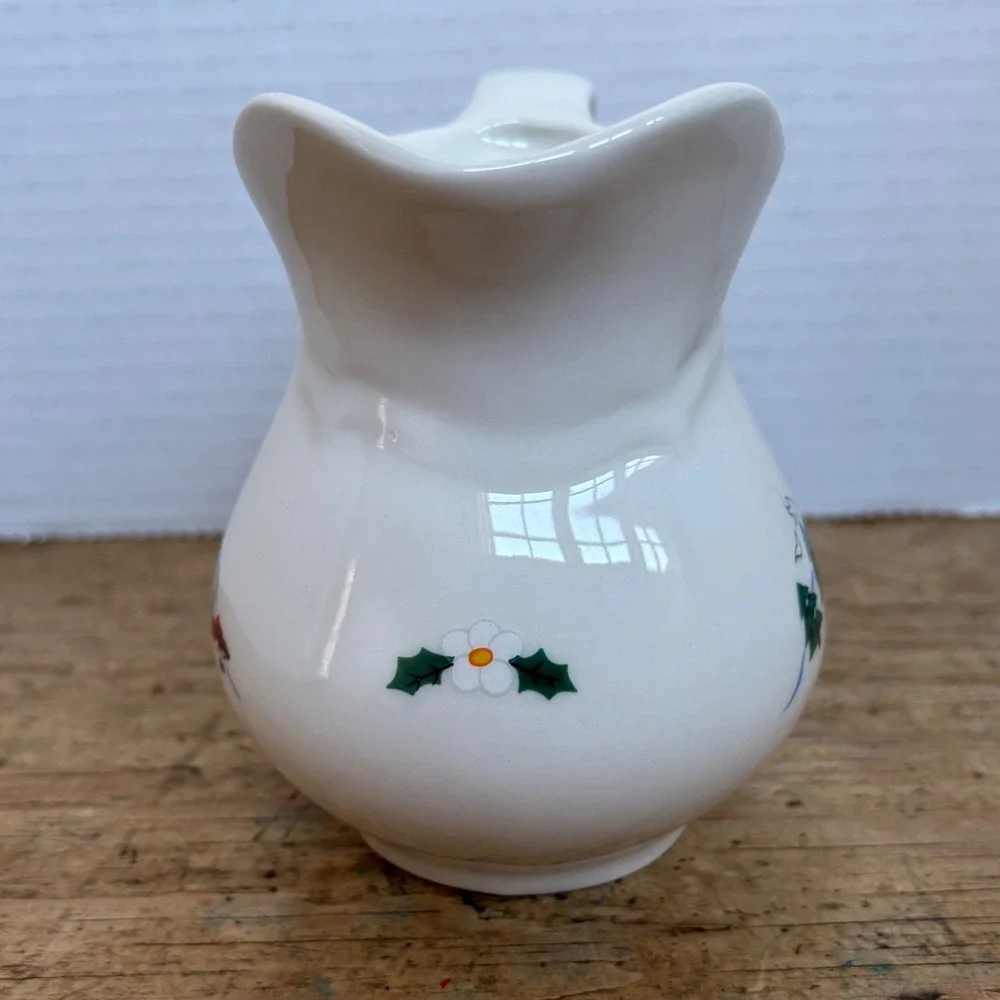 Pfaltzgraff Snow Village‎ Creamer Pitcher White Stoneware Snowman Sledding Scene